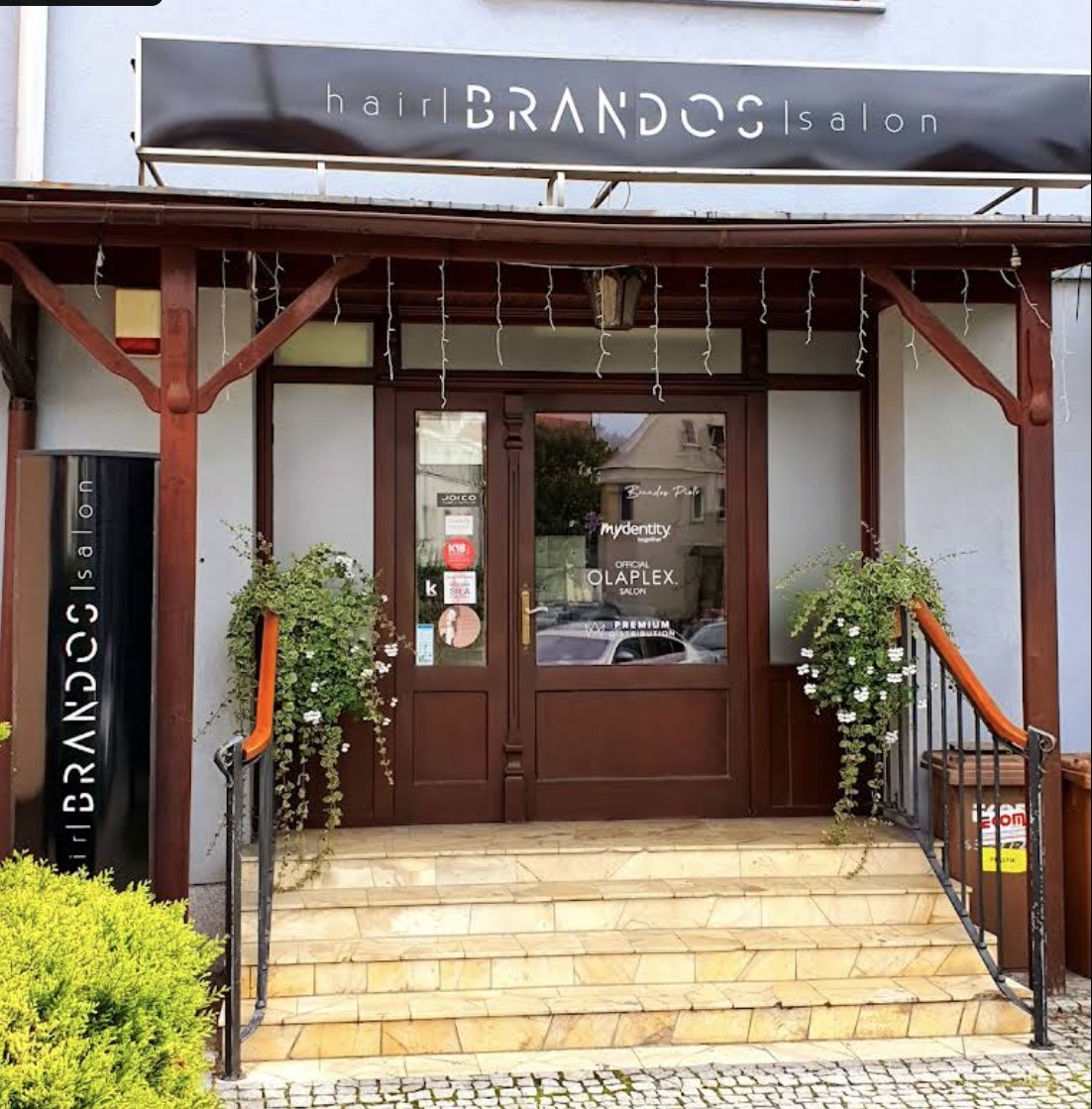 Wnętrze salonu Brandos